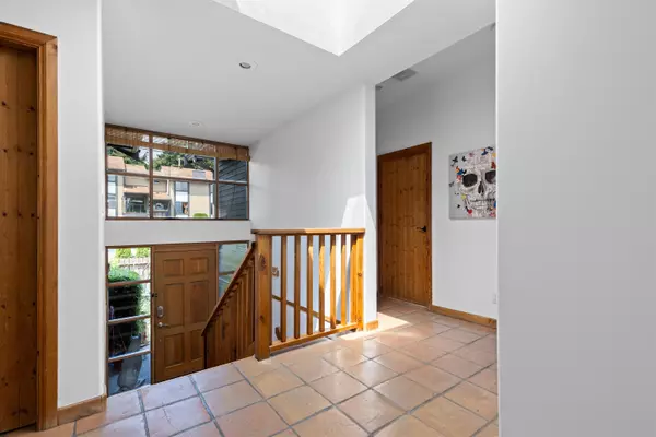 Gibsons, BC V0N 1V9,556 Seaview RD
