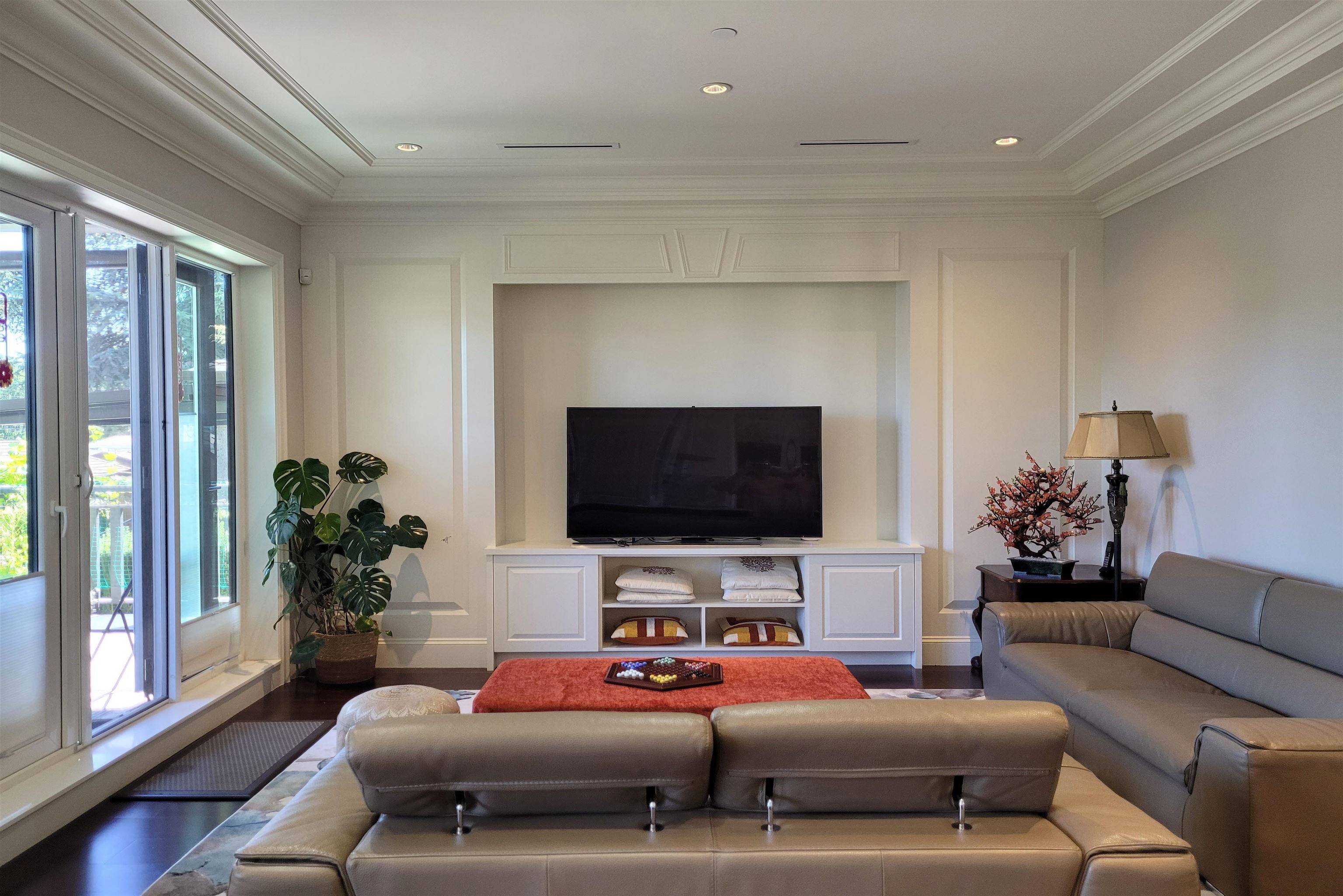 Vancouver, BC V6P 3T7,6878 Laurel ST