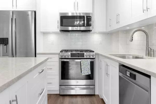 Surrey, BC V3T 0R7,11077 Ravine RD #4