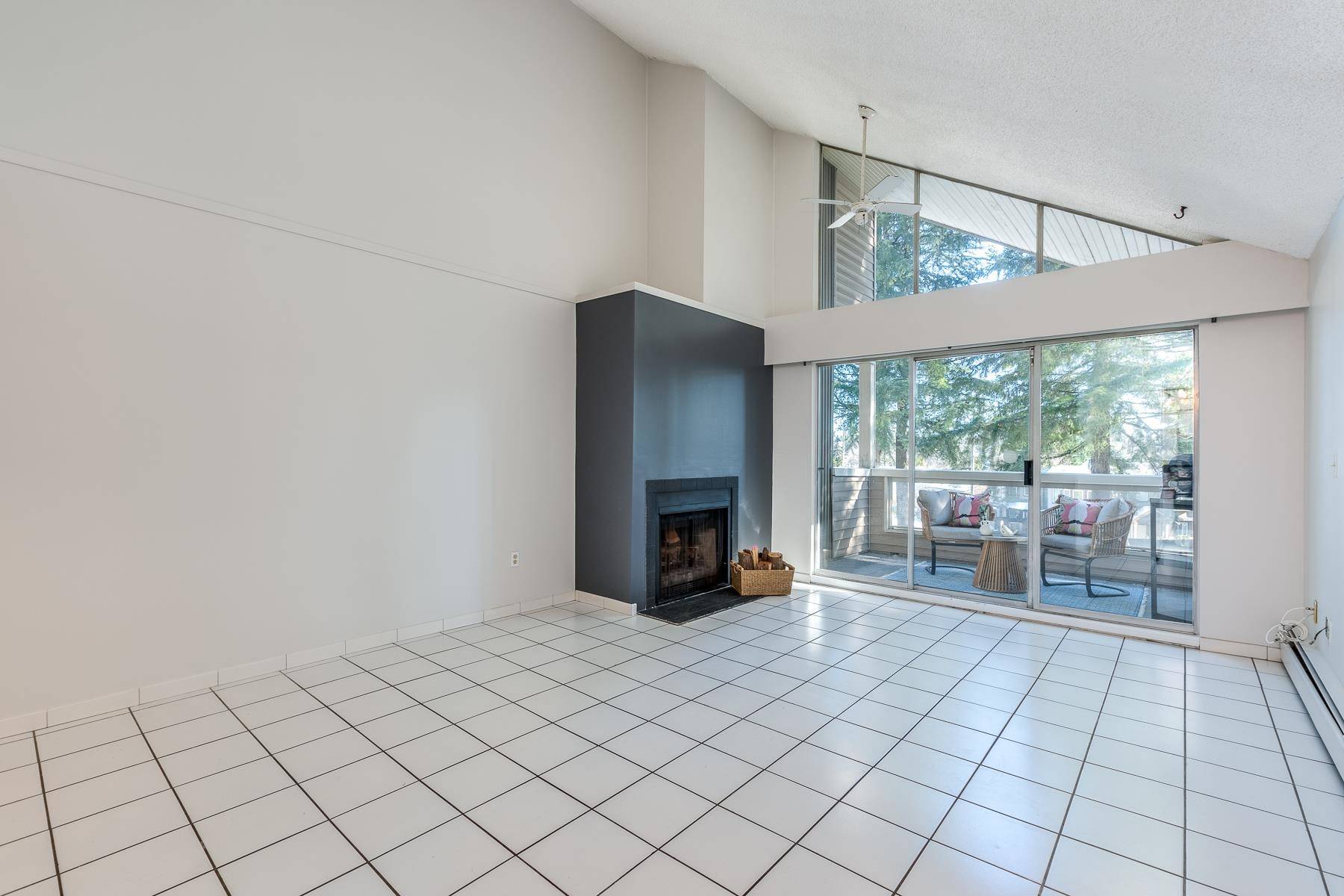 Coquitlam, BC V3J 7R8,932 Robinson ST #302