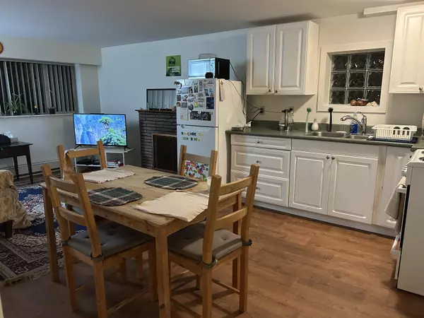 Vancouver, BC V6R 1Y7,3514 W 8th AVE