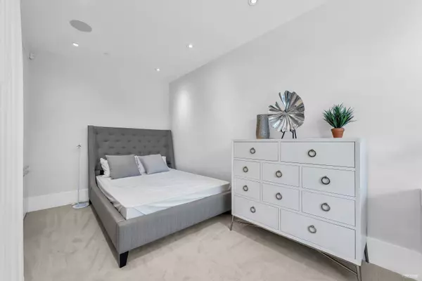 Vancouver, BC V5R 2J6,2728 Highview PL