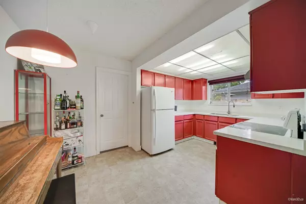 Richmond, BC V7C 5E4,6220 Lynas LN