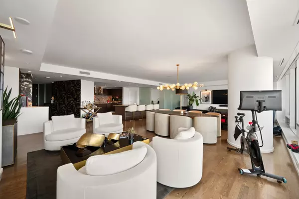 1011 W Cordova ST #2808 Vancouver, BC V6C 0B2