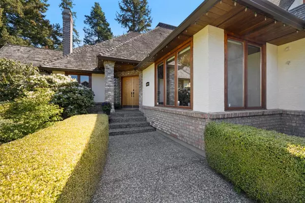 Surrey, BC V4A 2G9,13822 24 AVE
