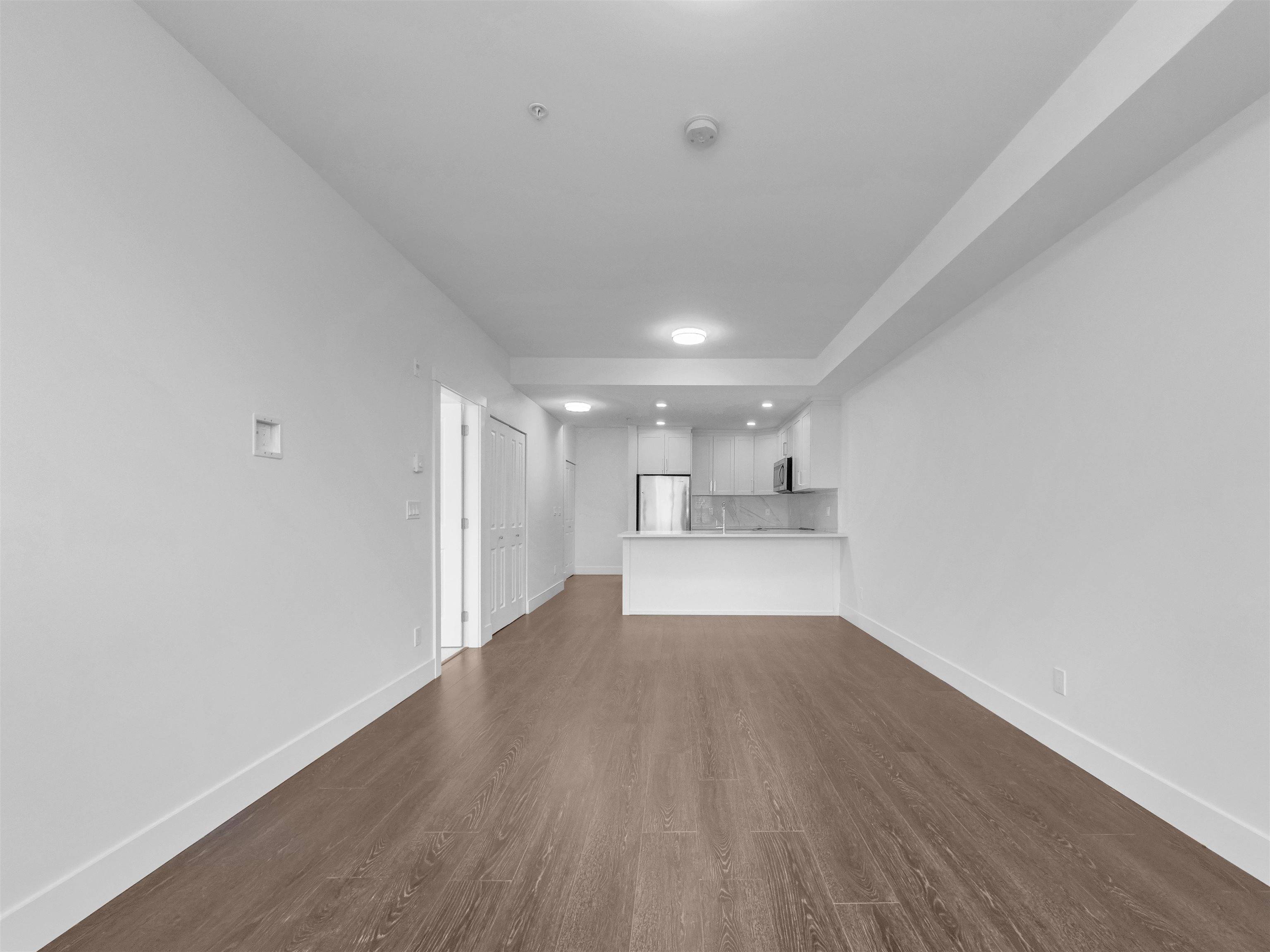 Surrey, BC V4N 6T3,9983 E Barnston DR #207