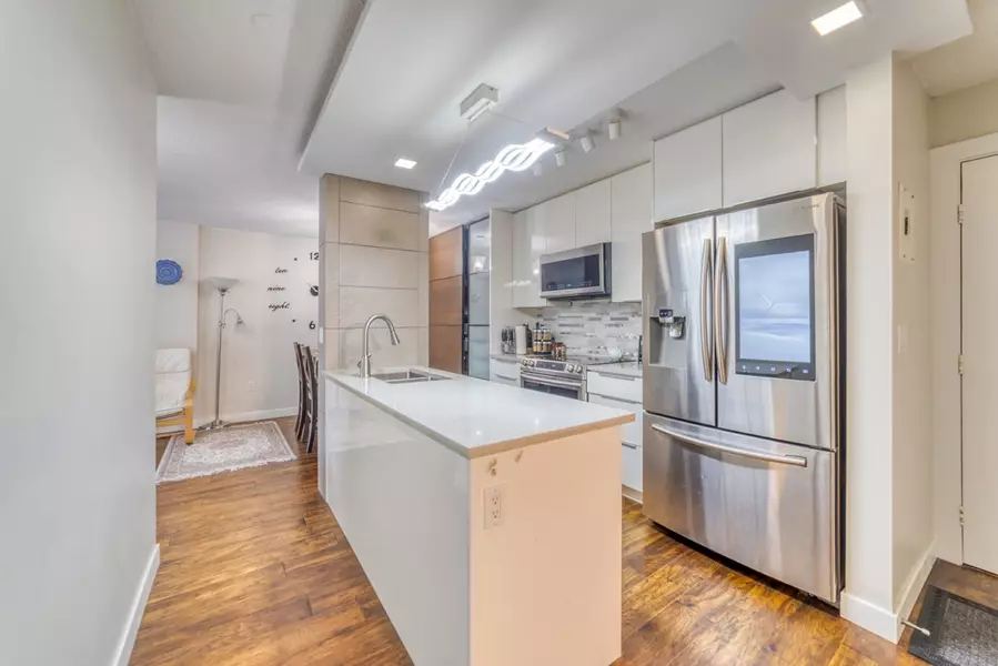 2004 Fullerton AVE #1205, North Vancouver, BC V7P 3G8