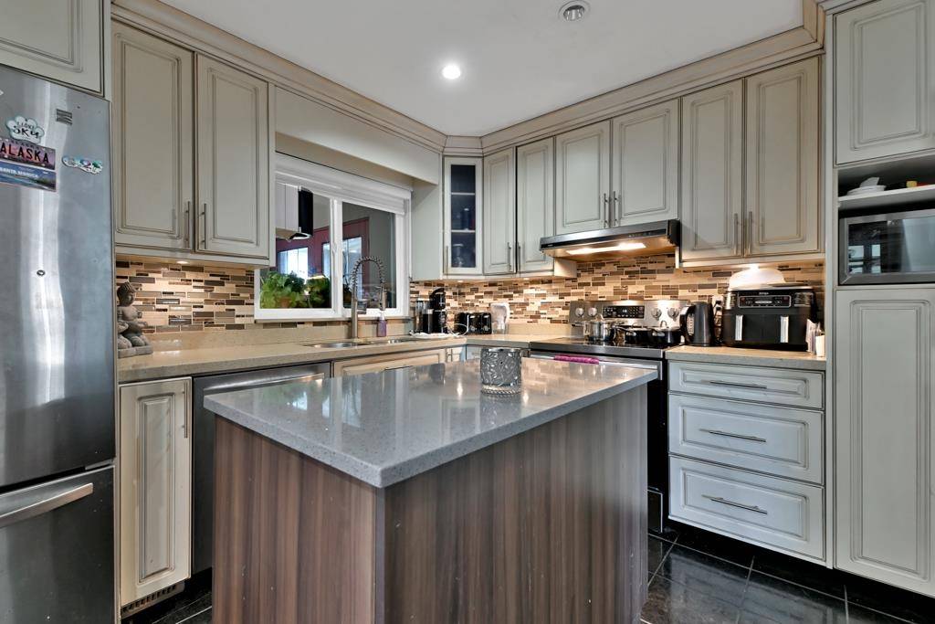 Surrey, BC V3V 6K9,13792 89a AVE