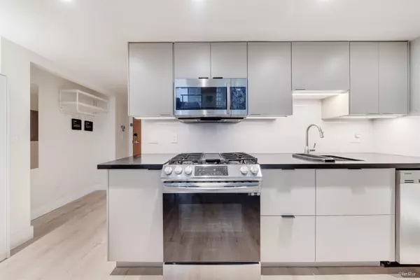 Vancouver, BC V6B 6L6,933 Seymour ST #319