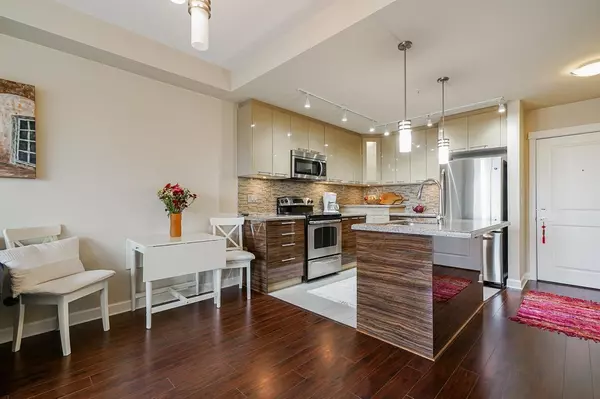 Surrey, BC V3W 0R7,12039 64 AVE #302