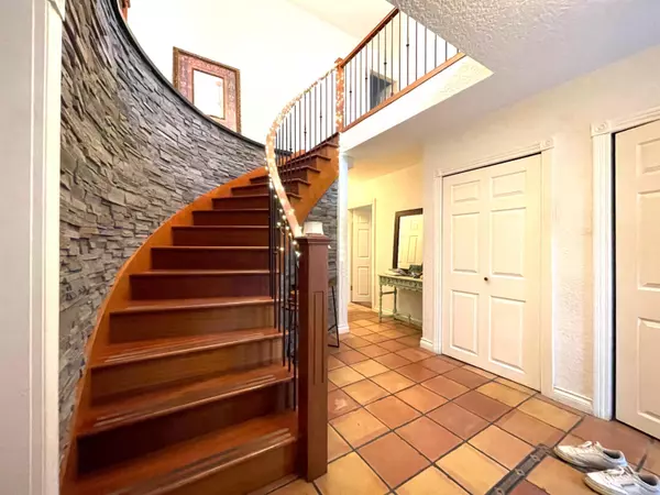 Delta, BC V4M 2K3,906 Pacific DR