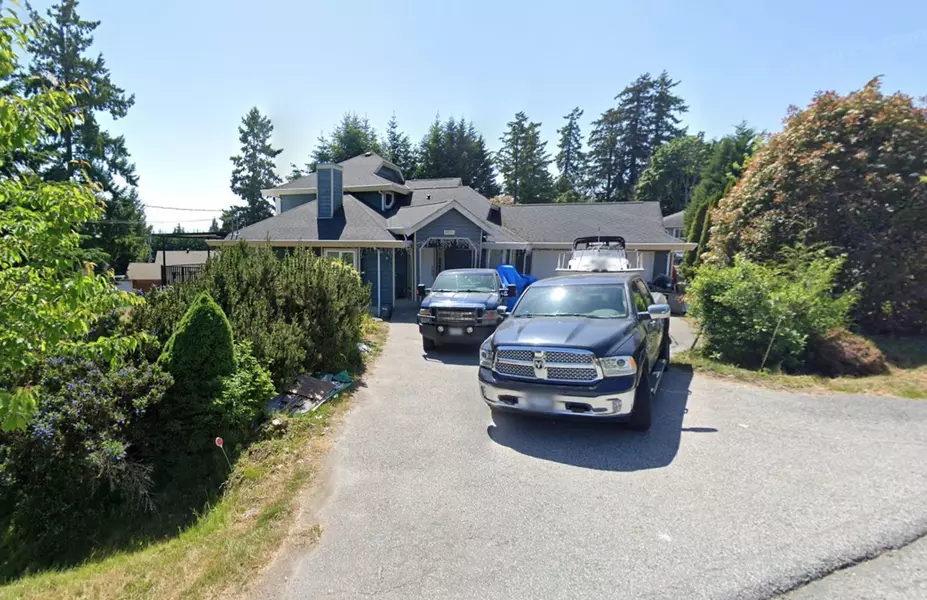 6181 Baillie RD, Sechelt, BC V7Z 0M2