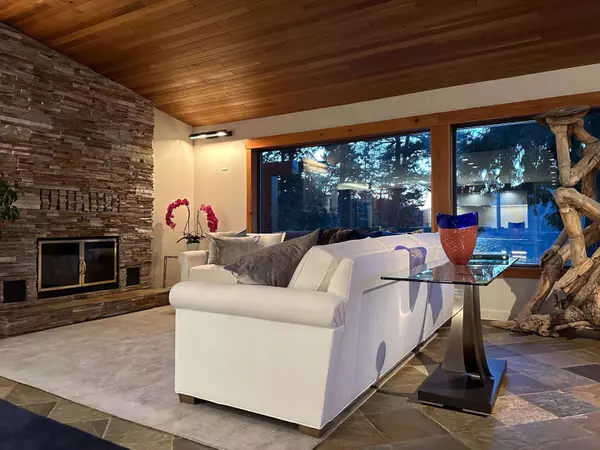 7909 Bedwell DR Pender Island, BC V0N 2M2