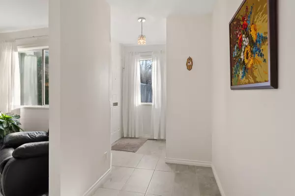 Richmond, BC V7E 5L8,10522 Kozier DR #2