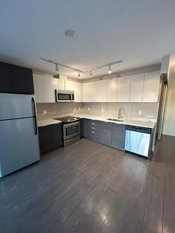 Surrey, BC V3T 0K6,13303 Central AVE #909