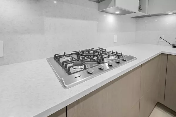 Vancouver, BC V5Y 2J3,469 W King Edward AVE #303