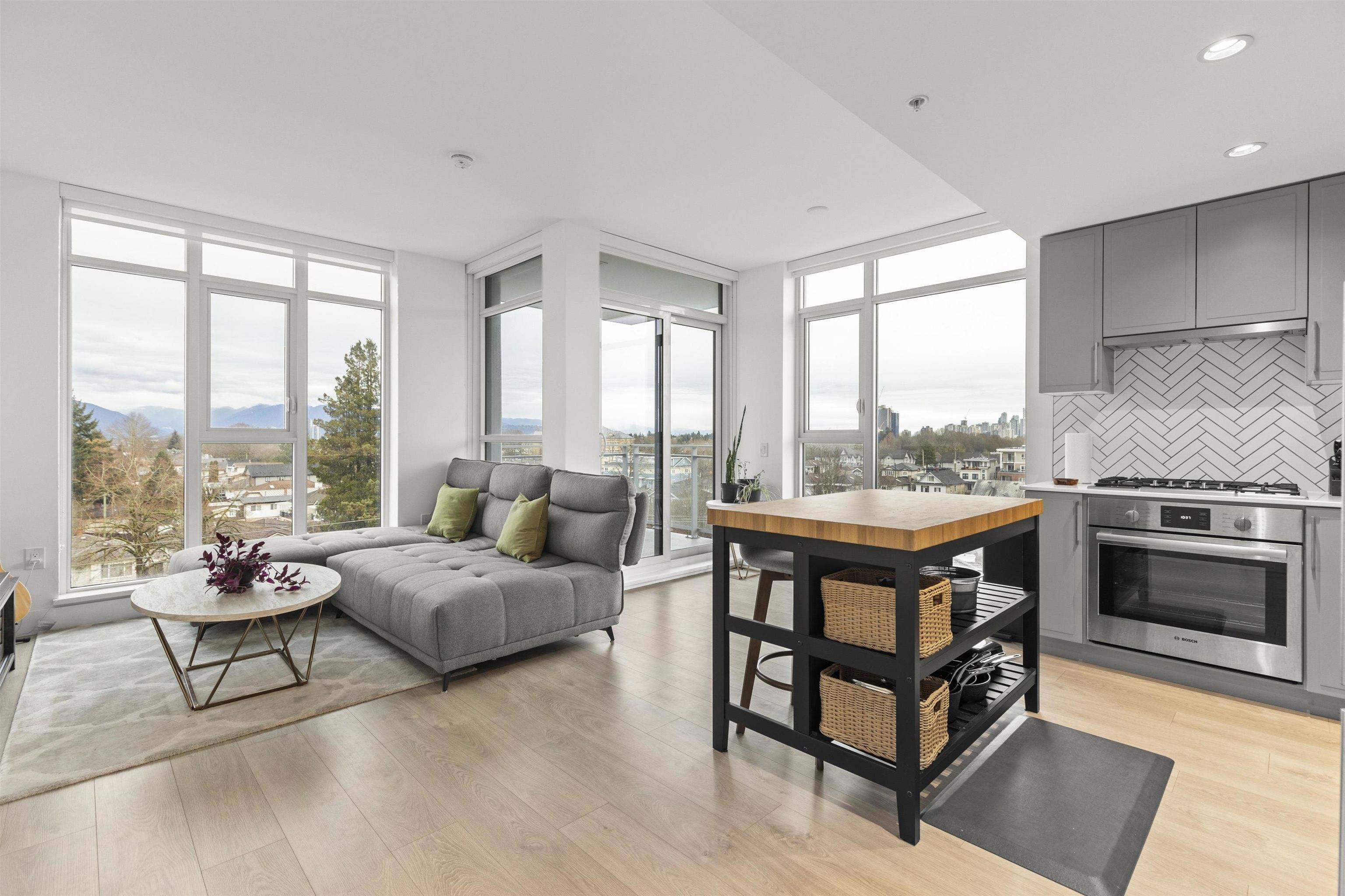 2435 Kingsway #601, Vancouver, BC V5R 5G8