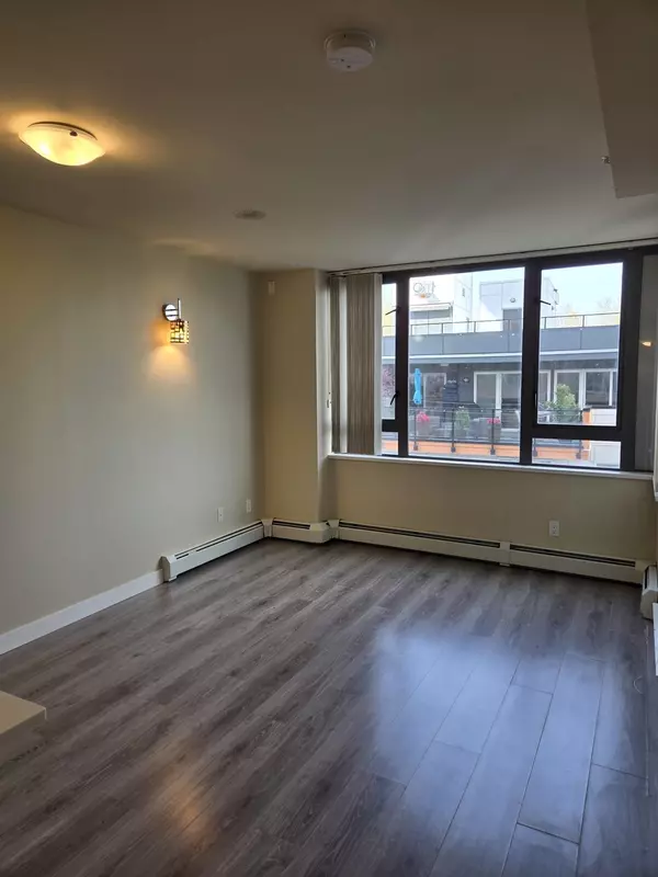 Vancouver, BC V5R 0C3,2689 Kingsway #512