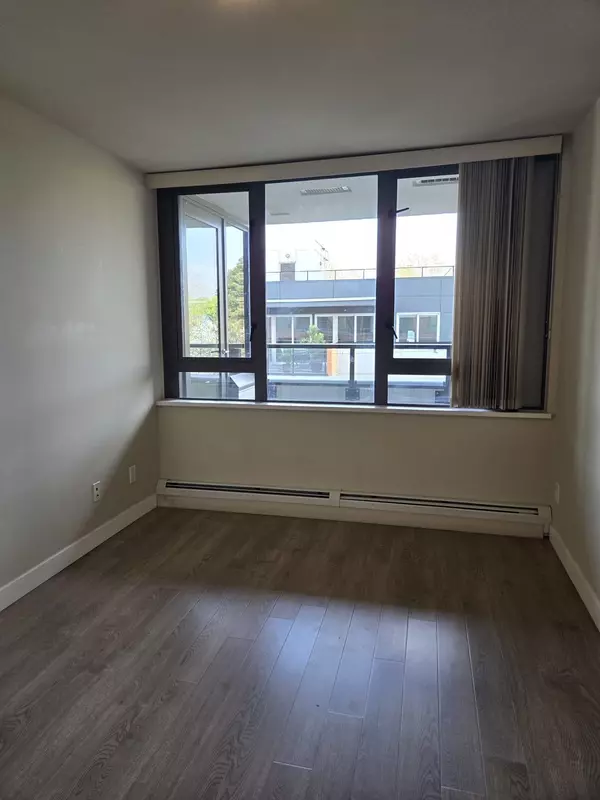 Vancouver, BC V5R 0C3,2689 Kingsway #512