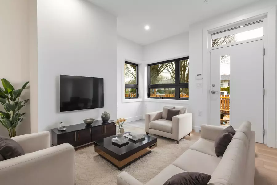 2632 Ward ST, Vancouver, BC V5R 4S6