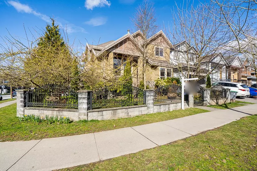 12705 66 AVE, Surrey, BC V3W 2A9