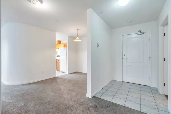 Richmond, BC V7E 2C8,9260 No.2 RD #210