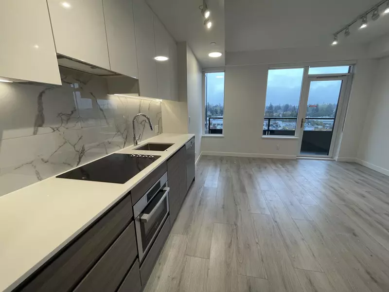 10626 City Pkwy #1114, Surrey, BC V3T 0S3