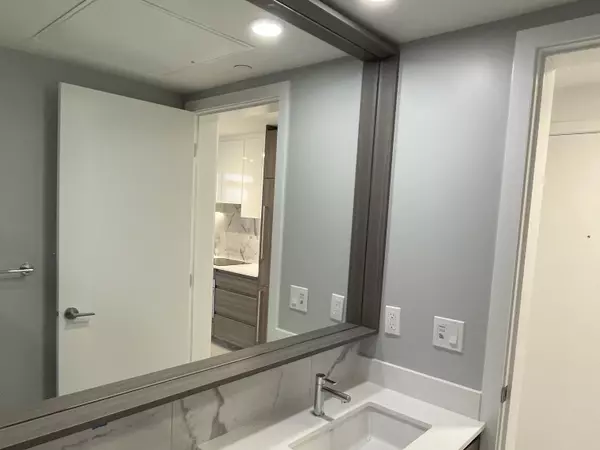 Surrey, BC V3T 0S3,10626 City Pkwy #1114