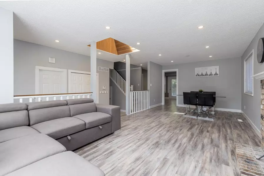 9435 149a ST, Surrey, BC V3R 7V6