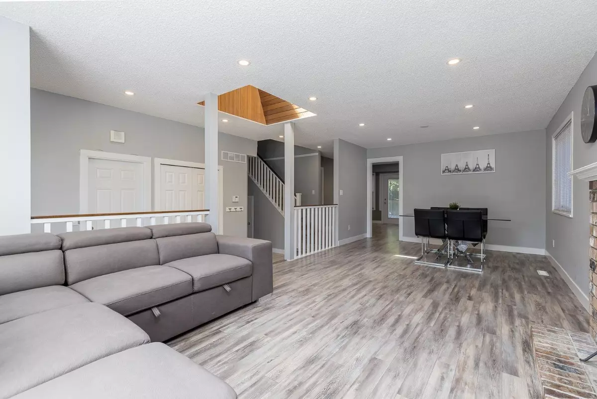 Surrey, BC V3R 7V6,9435 149a ST