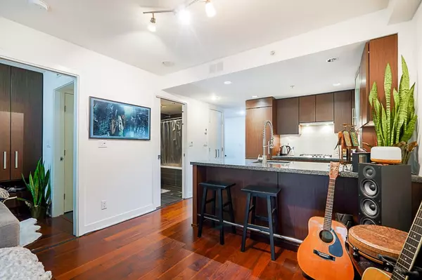 1055 Richards ST #210 Vancouver, BC V6B 0C2