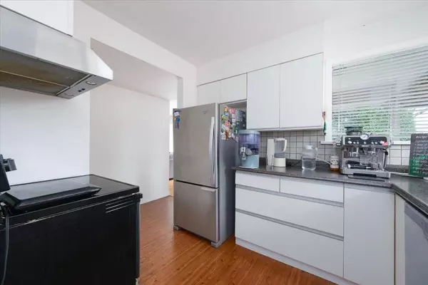 North Vancouver, BC V7R 1C7,3001 Paisley RD