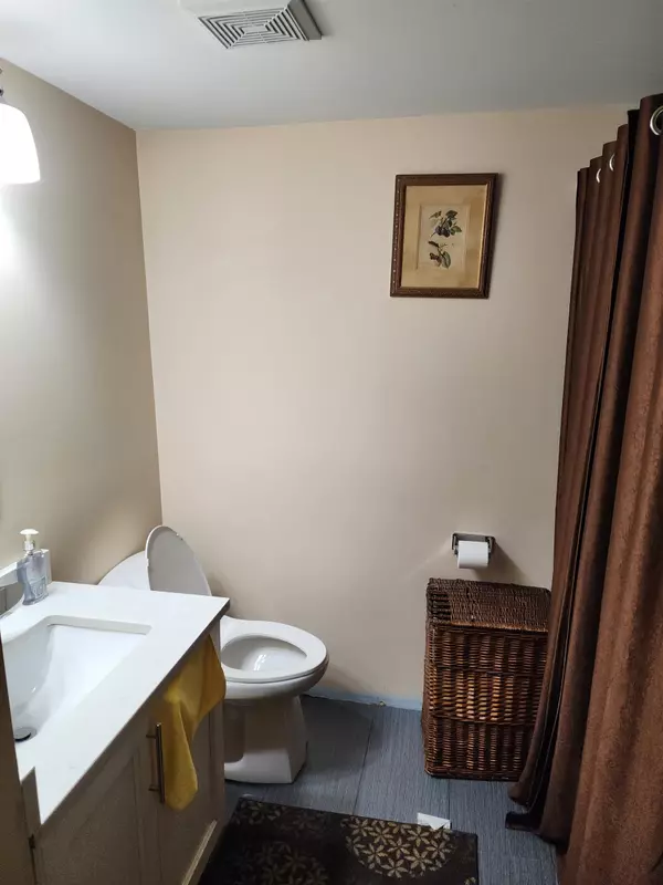 Surrey, BC V3W 8G8,13464 69 AVE