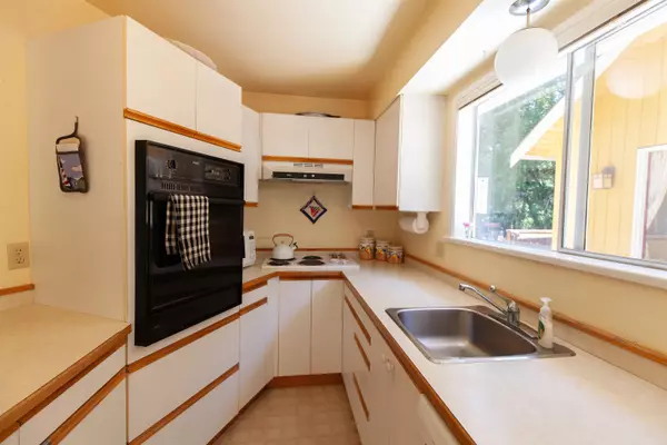 552 Club CRES Mayne Island, BC V0N 2J1