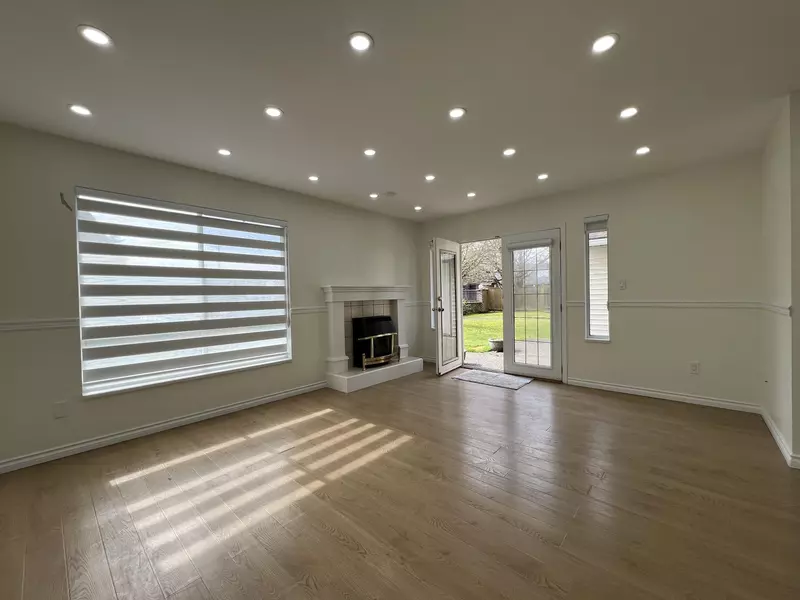 13725 72a Avenue AVE #129, Surrey, BC V3W 0S4