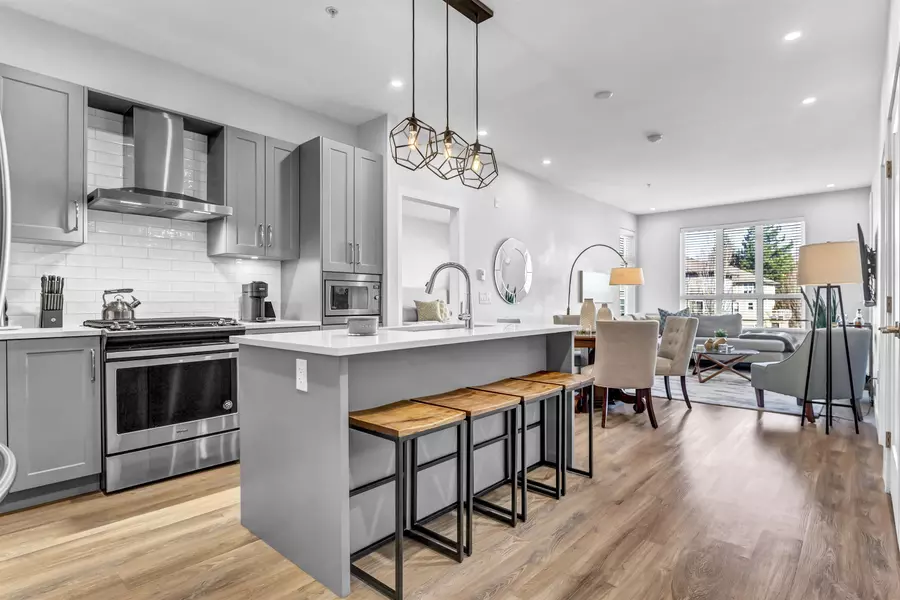 15436 31 AVE #312, Surrey, BC V3Z 1H3