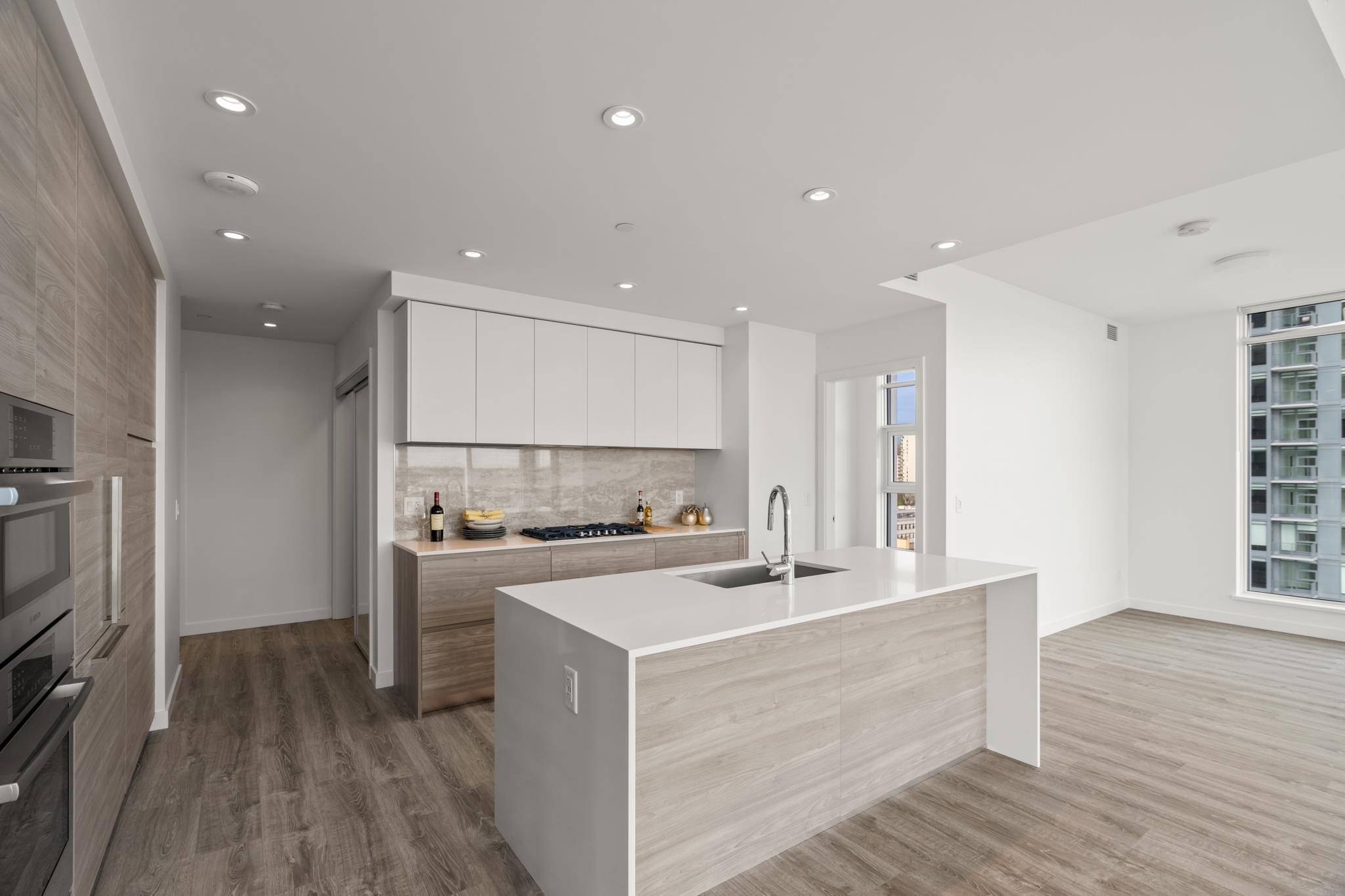 680 Quayside DR #1407 New Westminster, BC V3M 0P2