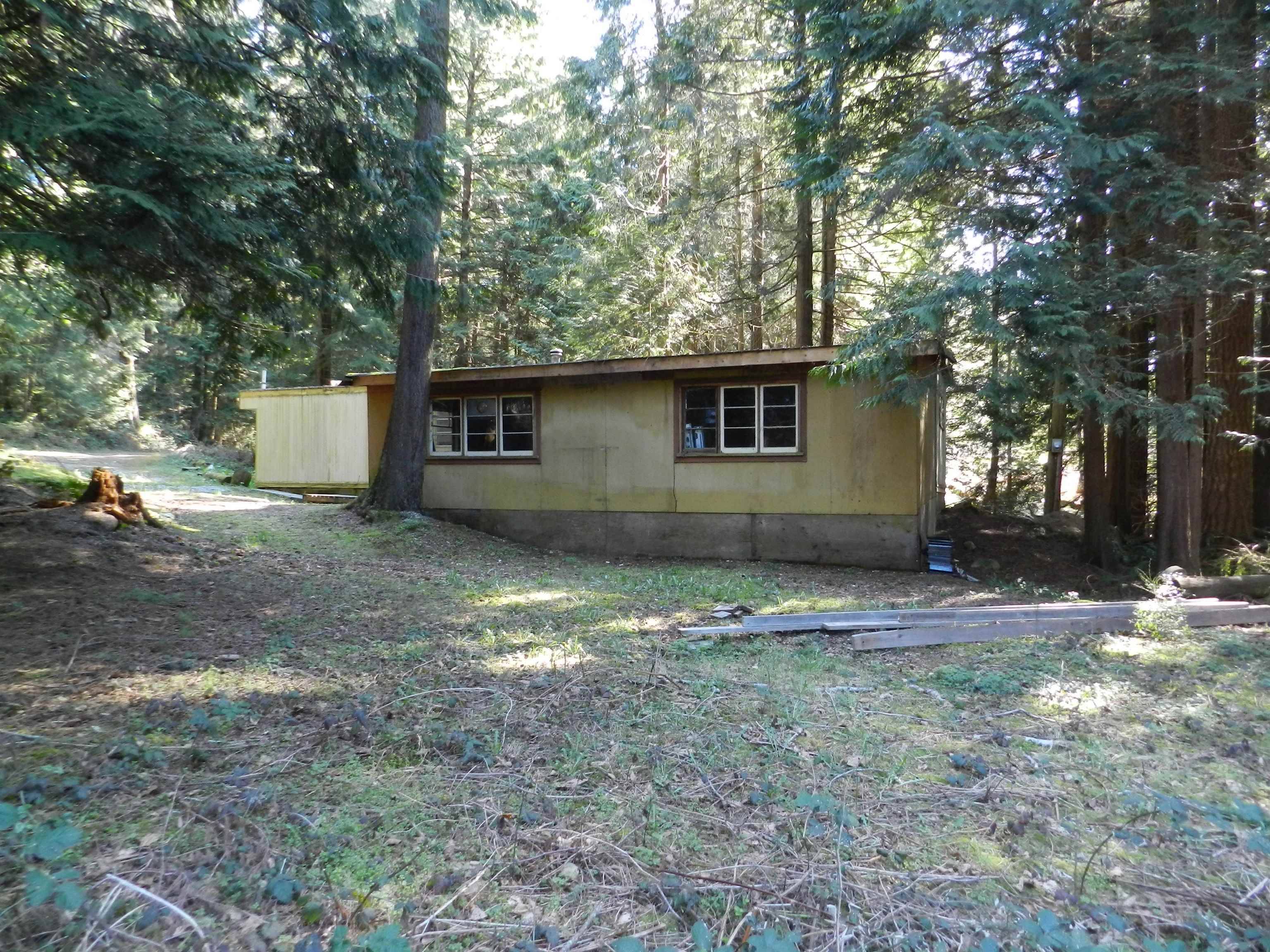 1239 Lockyer RD Roberts Creek, BC V0N 2W2