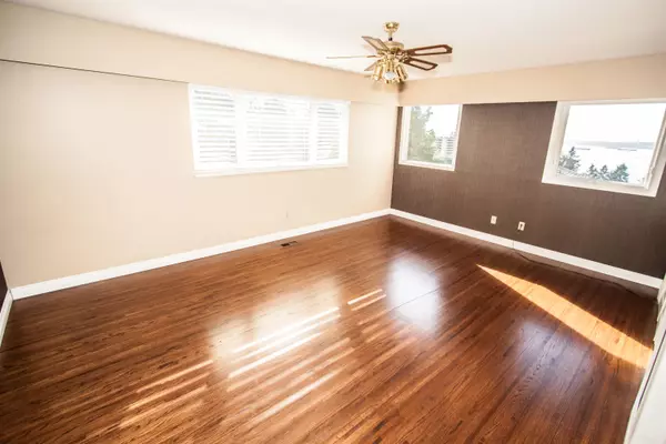 West Vancouver, BC V7V 3K9,4032 Ripple RD
