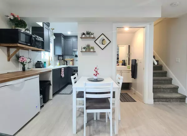 Vancouver, BC V5T 1Y3,901 E Broadway ST
