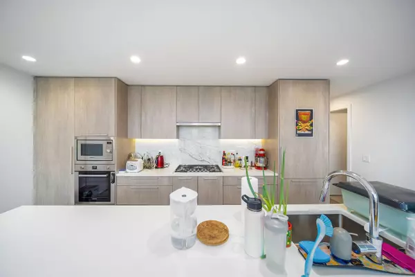 Burnaby, BC V5H 0K7,6398 Silver ST #1601