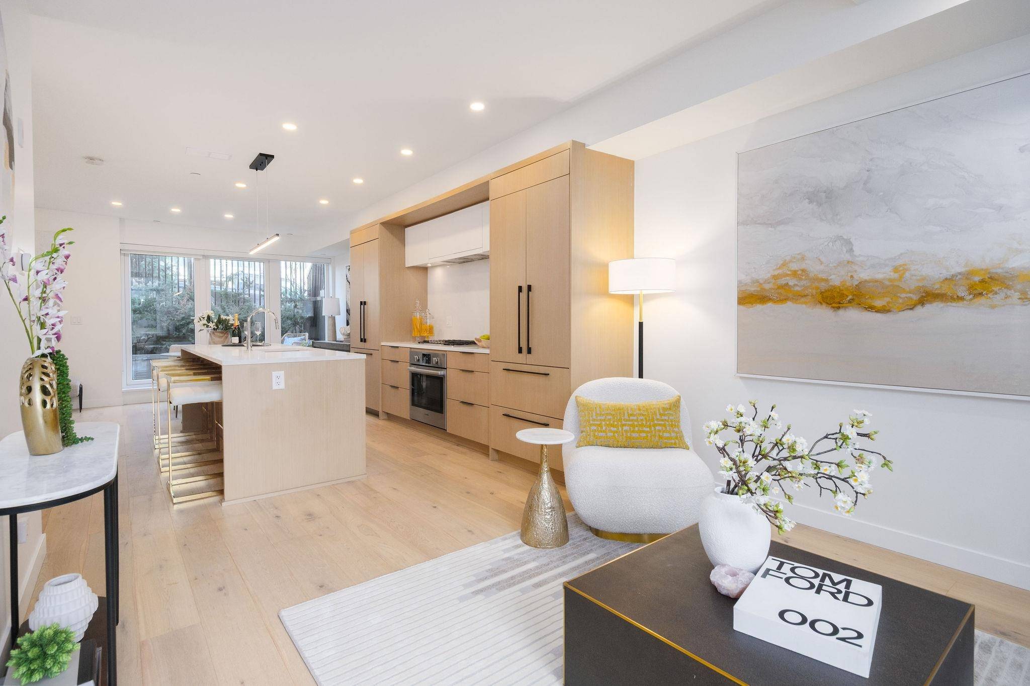 North Vancouver, BC V7L 1G6,649 E 3rd ST #114