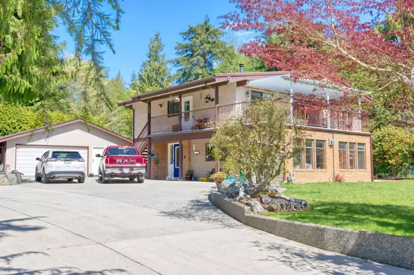 6264 Christian RD, Sechelt, BC V7Z 0M3