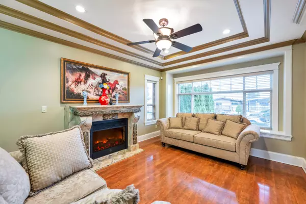 Burnaby, BC V3N 3P9,7307 2nd ST