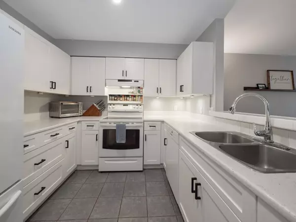 Sechelt, BC V7Z 0J5,5711 Ebbtide ST #111
