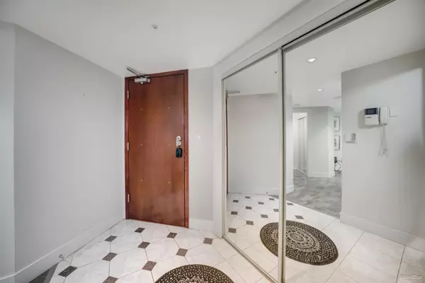 Vancouver, BC V6Z 2S3,1050 Burrard ST #701