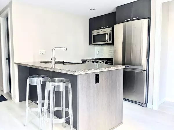 Burnaby, BC V5C 0G9,2232 Douglas RD #305