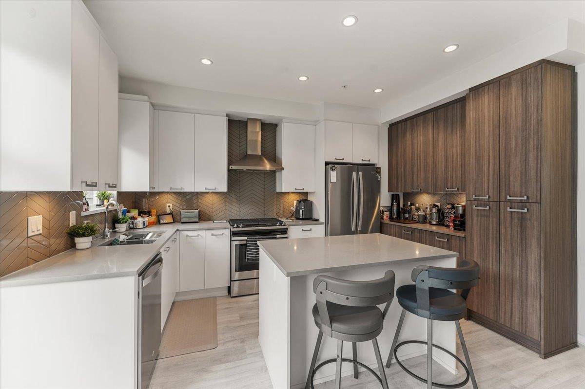 Maple Ridge, BC V2W 0K2,24076 112 AVE #81