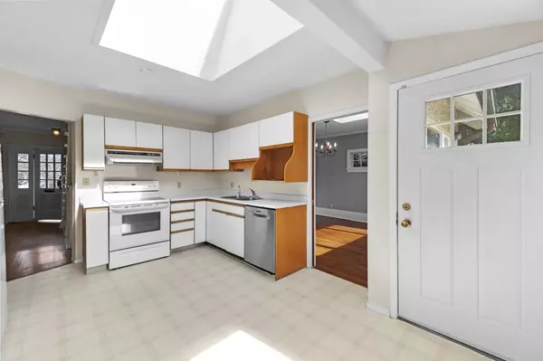 Vancouver, BC V6R 2P7,4278 W 12th AVE