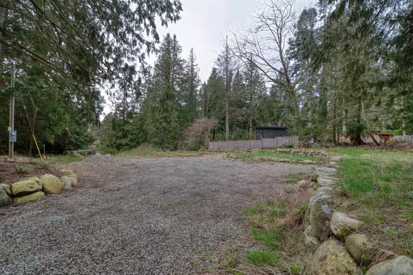 103 Pratt RD Gibsons, BC V0N 1V3